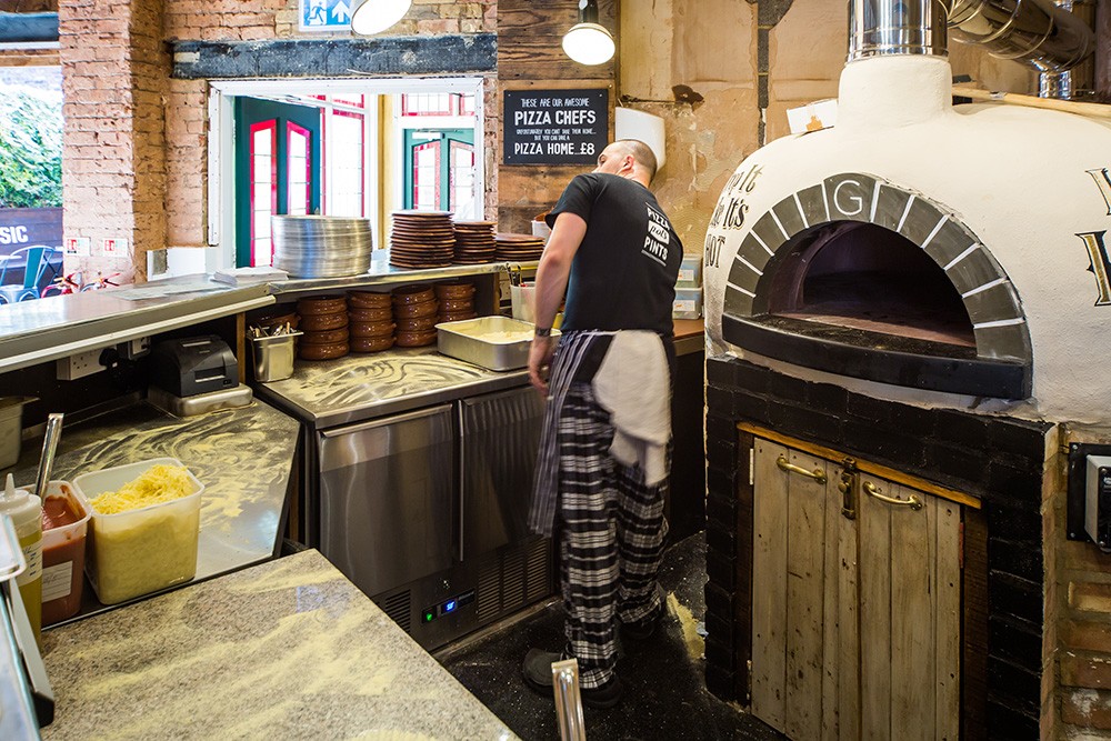 The Queens Head photo of the chef at The Queens Head beside the pizza oven